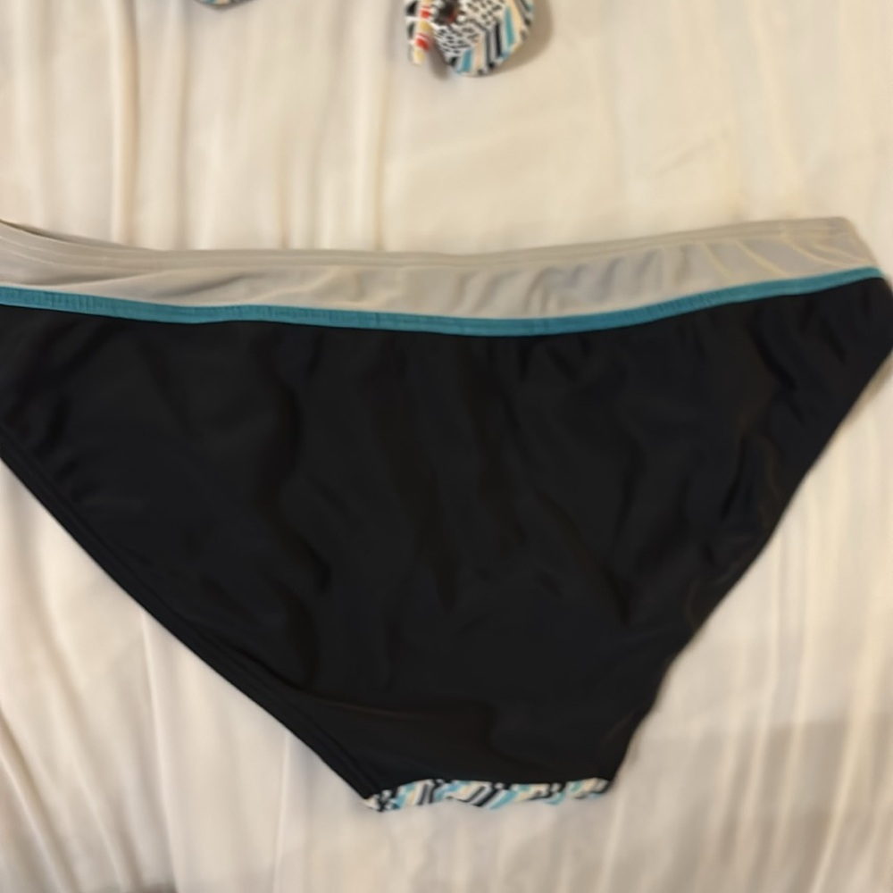 Colorful Geometric Bikini Set - Picture 4 of 5